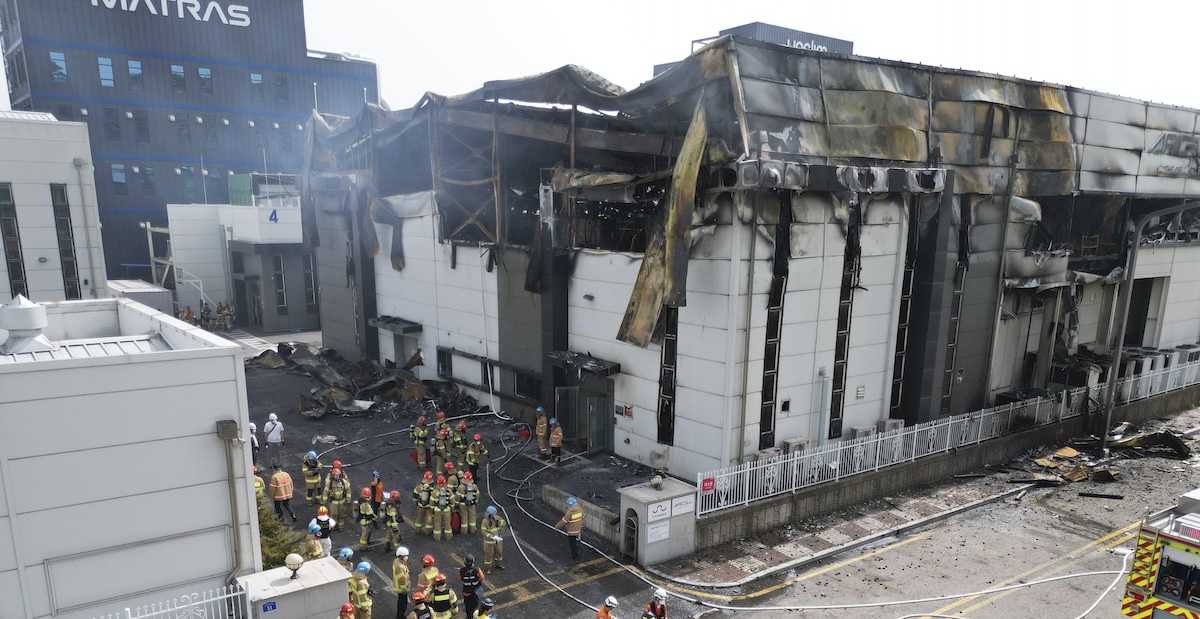 In Corea del Sud il capo di un’azienda di batterie al litio è stato condannato a 15 anni per un incendio in cui morirono 23 persone