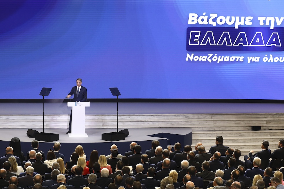 Mitsotakis parla durante una fiera a Tessalonica, il 6 settembre