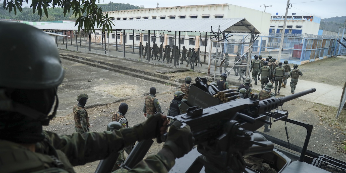 In un carcere dell’Ecuador almeno 17 persone sono state uccise in alcuni scontri fra gruppi criminali