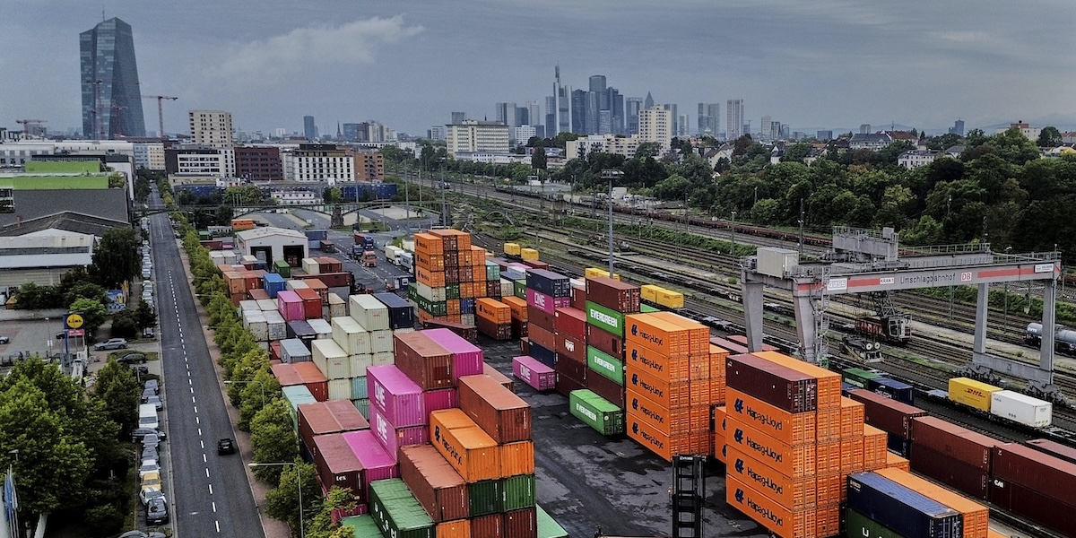 Trump ha annunciato nuovi dazi su farmaci, mobili e camion dal 1° ottobre