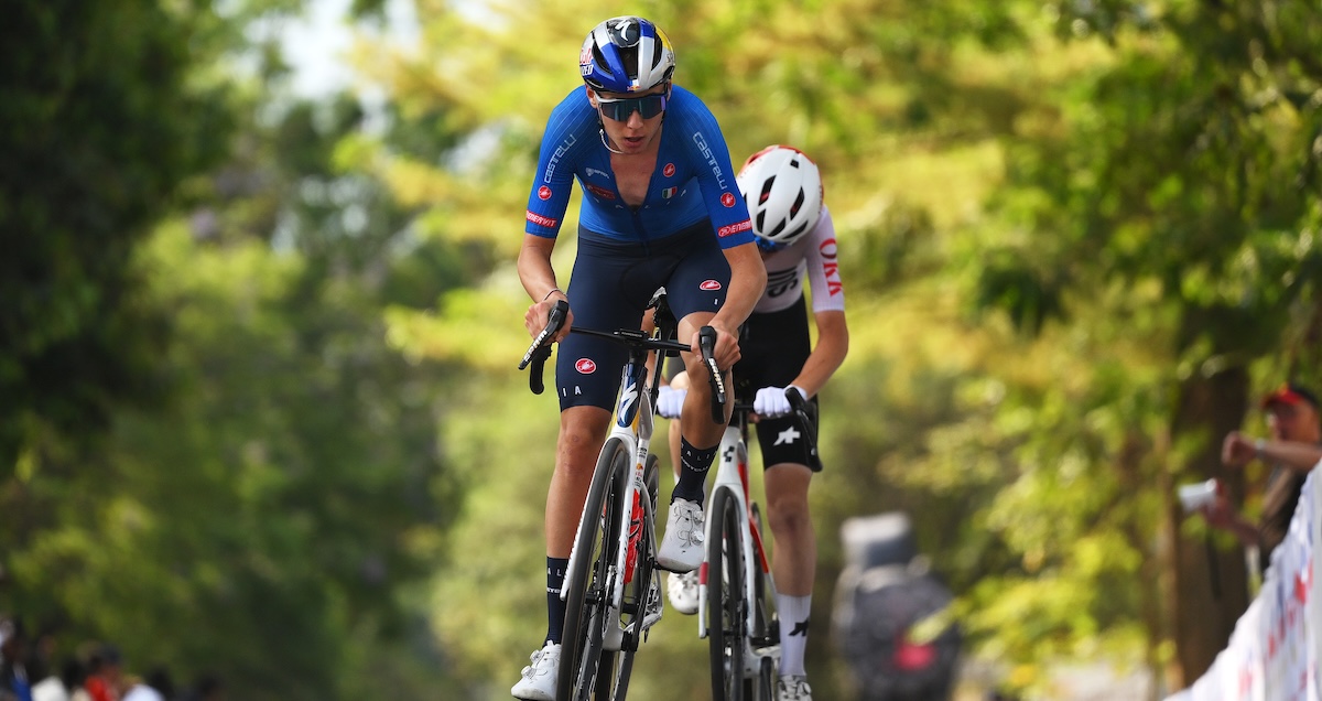 Lorenzo Finn ha vinto i Mondiali di ciclismo nella categoria Under 23, dove era il più giovane in gara