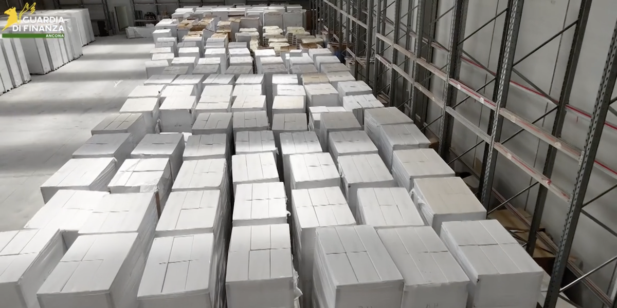 L’enorme fabbrica sotterranea di sigarette scoperta a Cassino