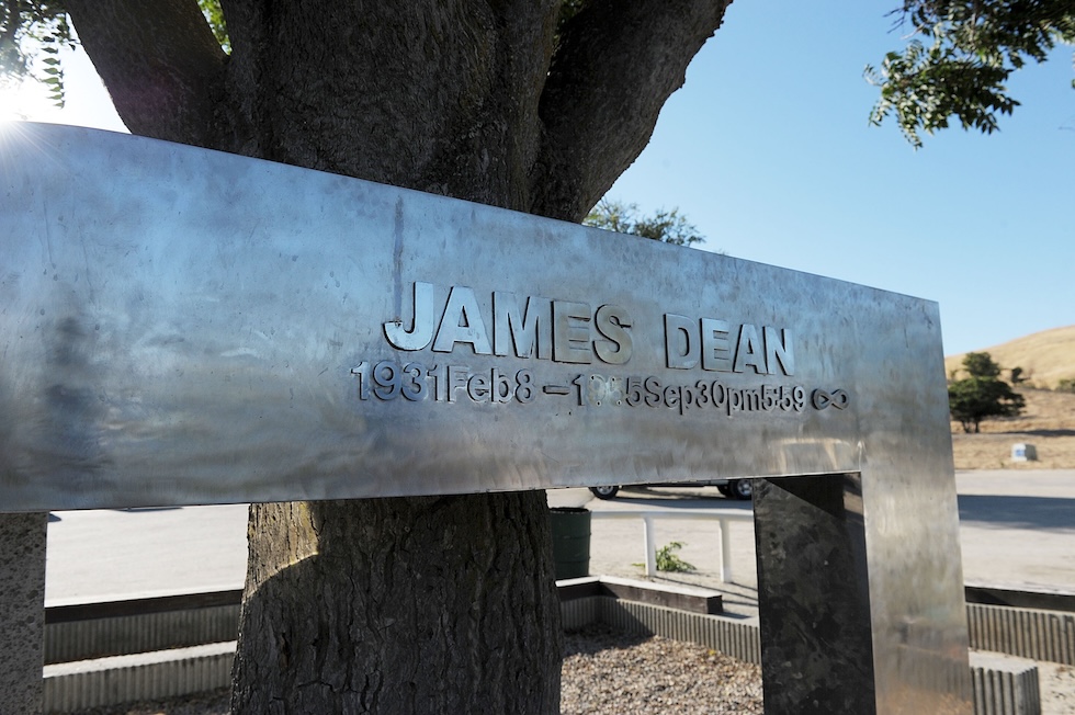 Un particolare del monumento dedicato a James Dean