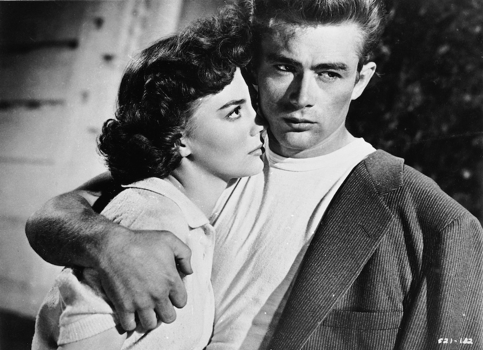 James Dean tiene Natalie Wood tra le braccia