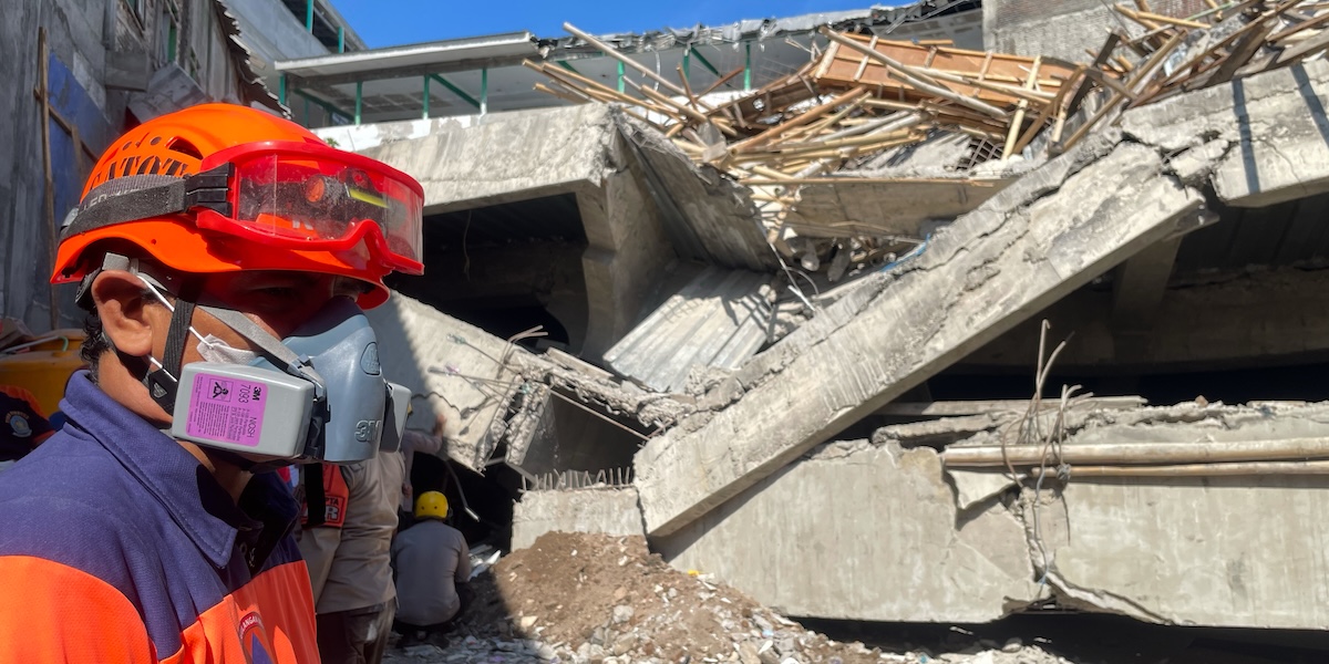 In Indonesia ci sono ancora 86 dispersi a causa del crollo di una scuola, in cui sono morte almeno sei persone