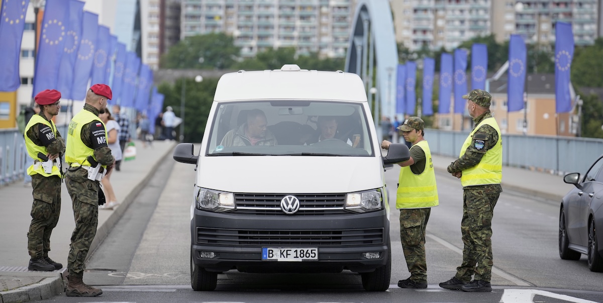 La Polonia ha prorogato nuovamente i controlli alle frontiere con Germania e Lituania, con l’obiettivo di limitare l’immigrazione irregolare