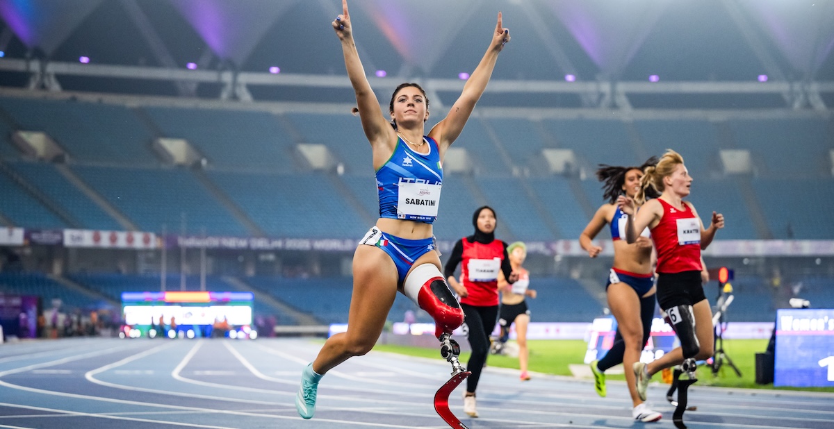 Ambra Sabatini ha vinto l’oro nei 100 metri T63 ai Mondiali di atletica paralimpica: è il quarto per l’Italia