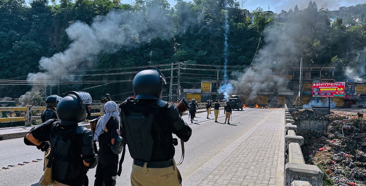 Otto persone sono state uccise nel corso di proteste antigovernative nel Kashmir pakistano