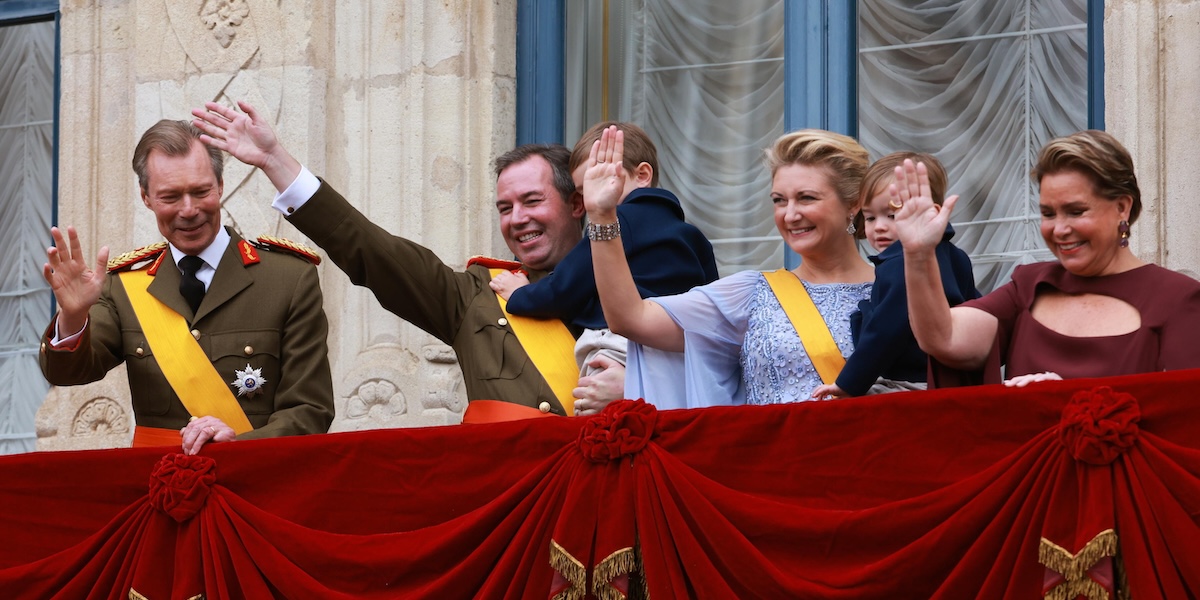 Il granduca Enrico di Lussemburgo ha abdicato in favore di suo figlio Guglielmo