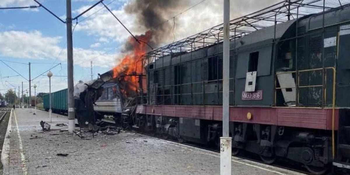 Una persona è stata uccisa e più di 30 sono state ferite in un attacco russo contro una stazione ferroviaria in Ucraina