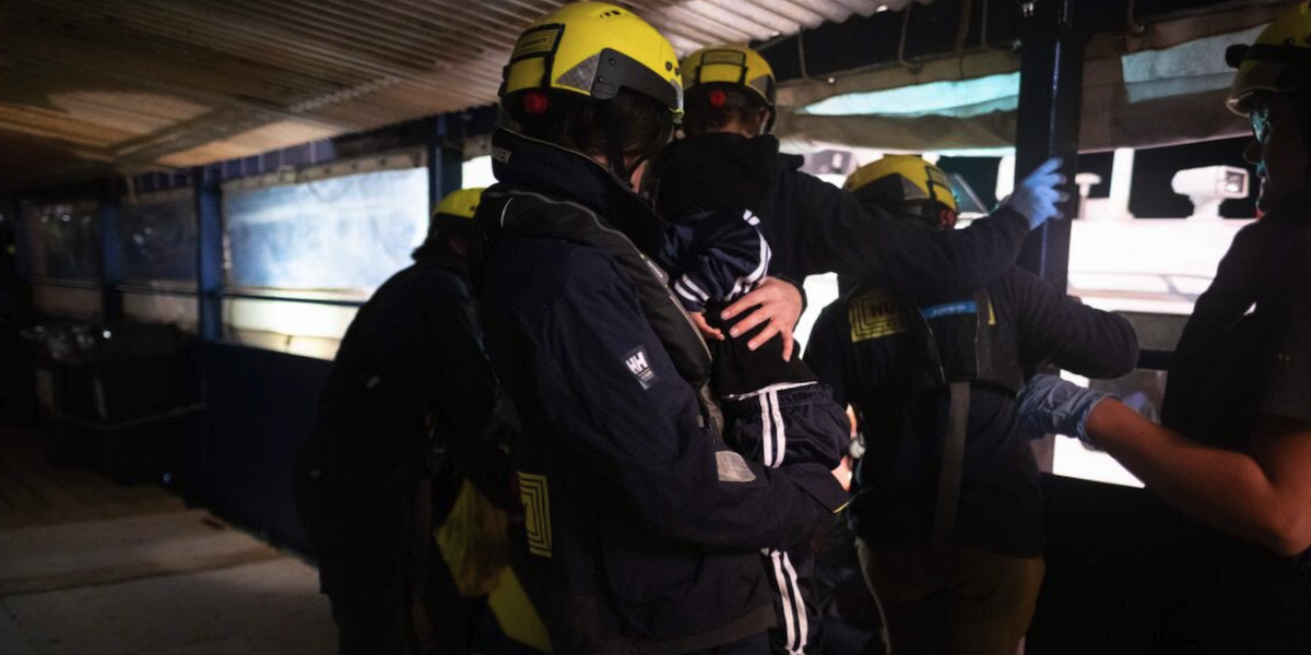 Nove persone migranti sono morte a causa del naufragio di un gommone nel canale di Sicilia