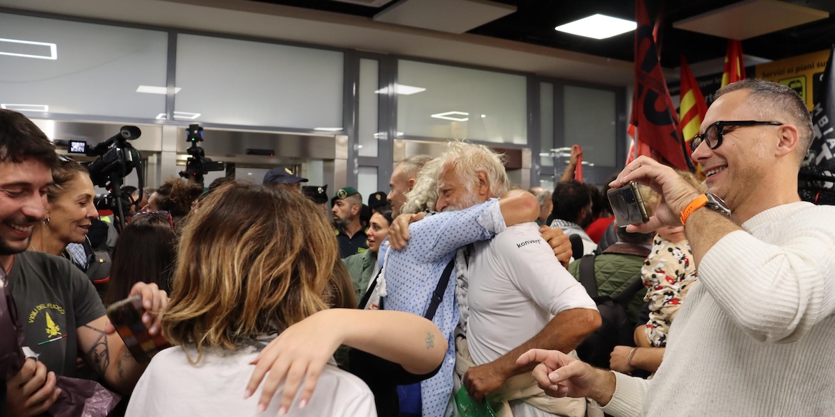 26 cittadini italiani arrestati da Israele sulla Global Sumud Flotilla sono tornati in Italia