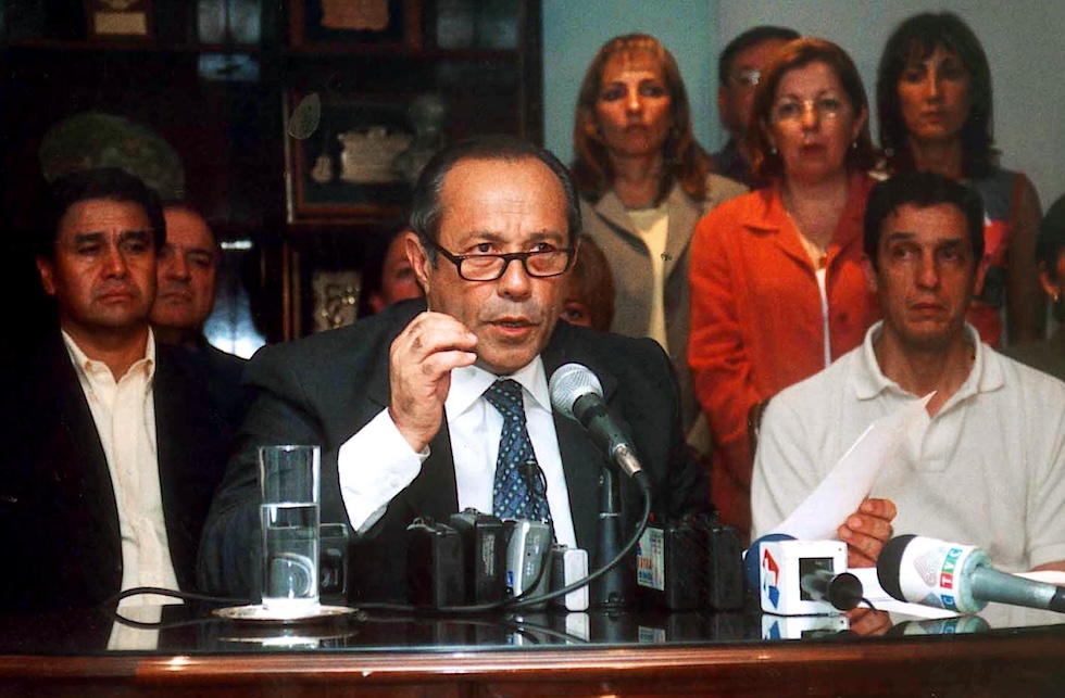 Adolfo Rodríguez Saá durante il discorso in cui ha annunciato le sue dimissioni, il 30 dicembre del 2001