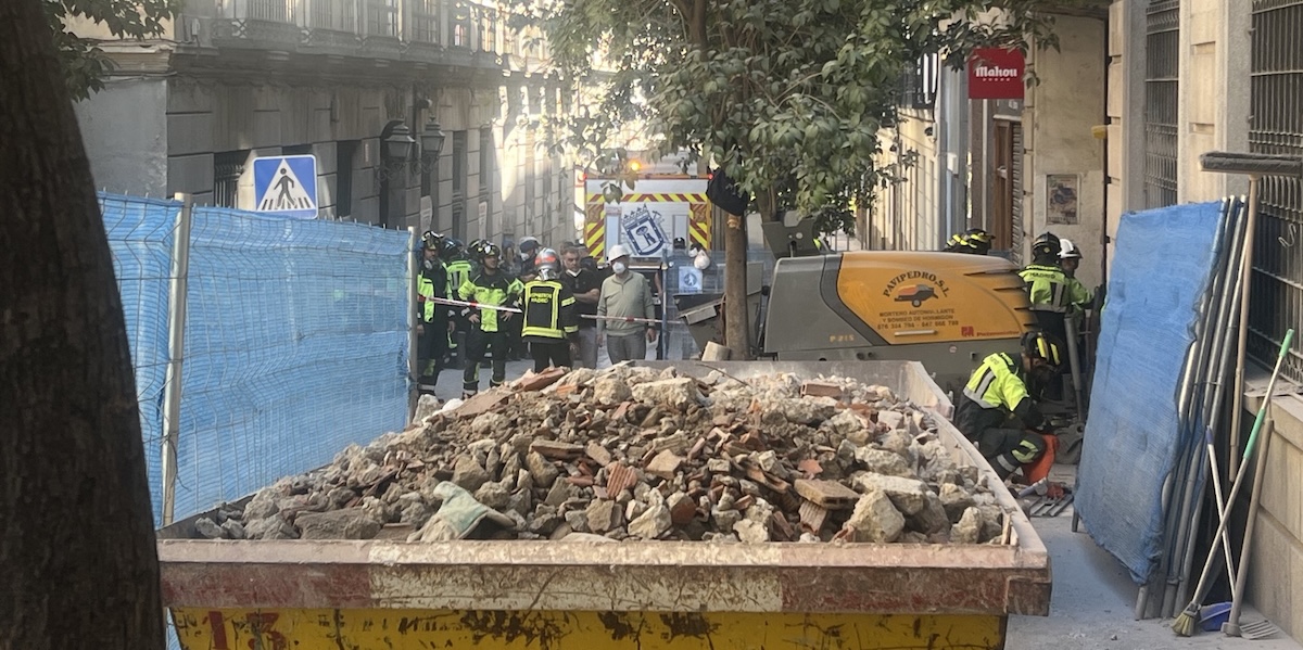 Quattro persone sono morte a causa del crollo di un palazzo in ristrutturazione nel centro di Madrid