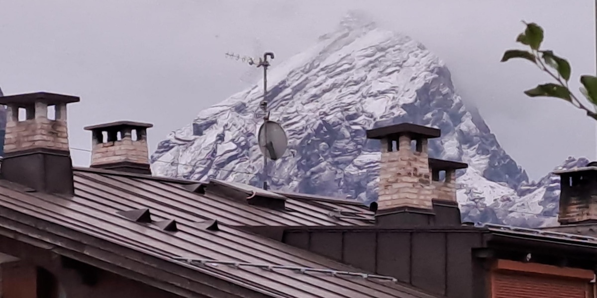 Tre persone sono state fermate con l’accusa di estorsione aggravata per aver cercato di infiltrarsi negli appalti per Milano-Cortina