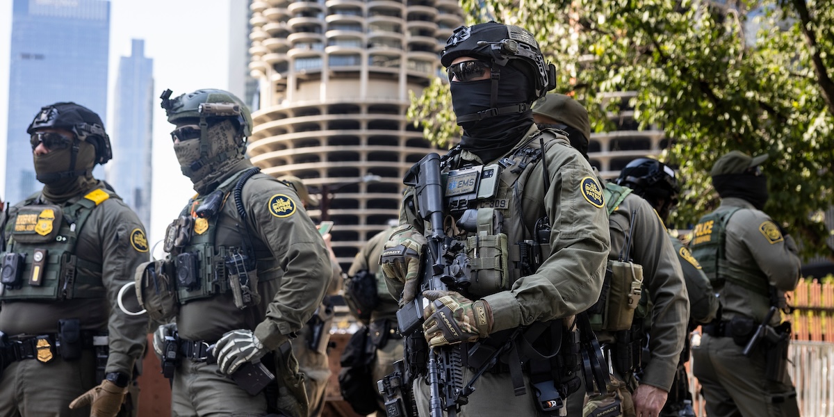 Per Trump il sindaco di Chicago e il governatore dell’Illinois non hanno tutelato gli agenti dell’ICE e dovrebbero essere arrestati