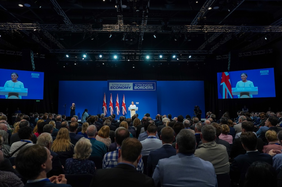 La leader dei Conservatori, Kemi Badenoch, durante il discorso conclusivo della convention, l'8 ottobre a Manchester 