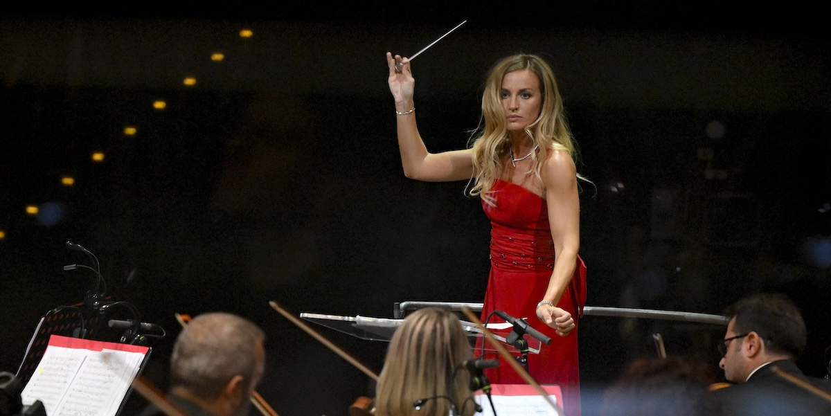 Il 17 ottobre è stato indetto uno sciopero dei lavoratori del teatro La Fenice, in polemica con la nomina di Beatrice Venezi