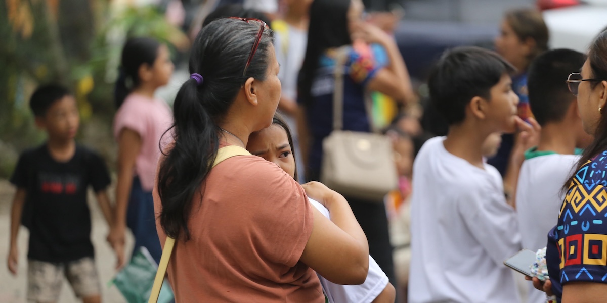 C’è stato un terremoto di magnitudo 7.4 nelle Filippine: almeno 7 persone sono morte