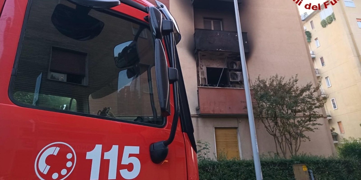 Tre persone sono morte a causa di un incendio in un condominio in provincia di Milano