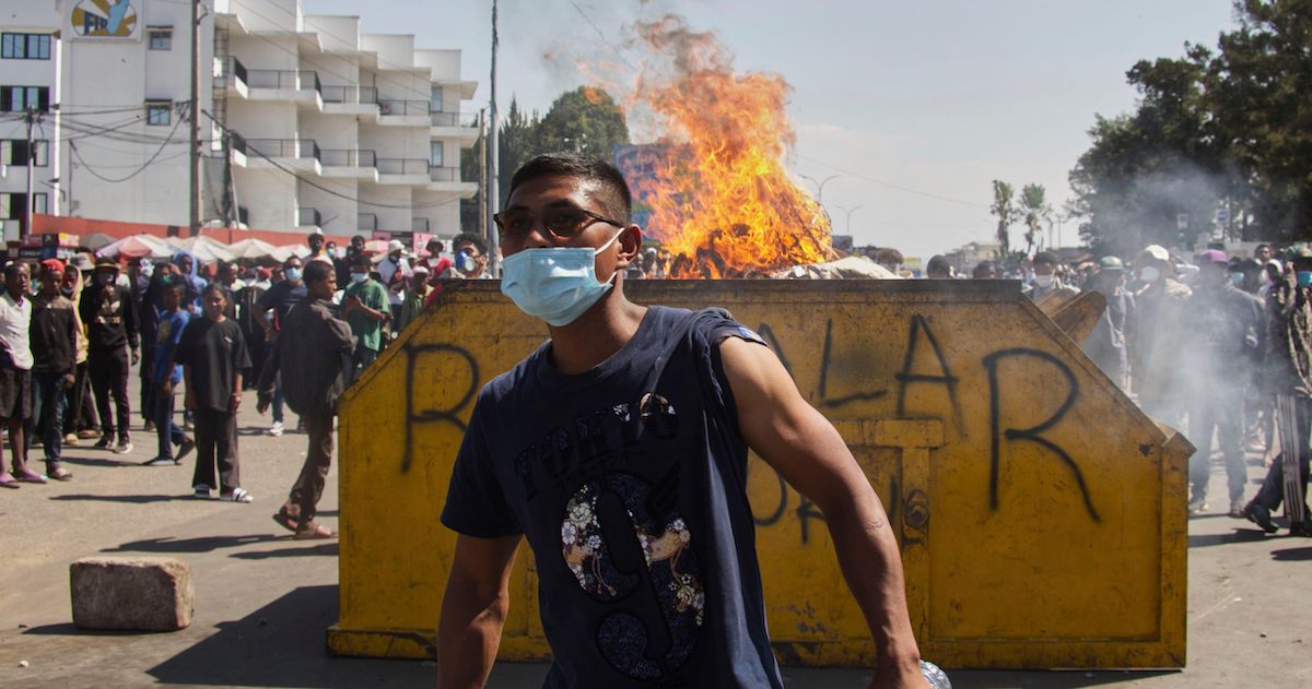 Il governo del Madagascar ha detto che è in corso un colpo di stato dopo che un’unità dell’esercito si è unita ai manifestanti