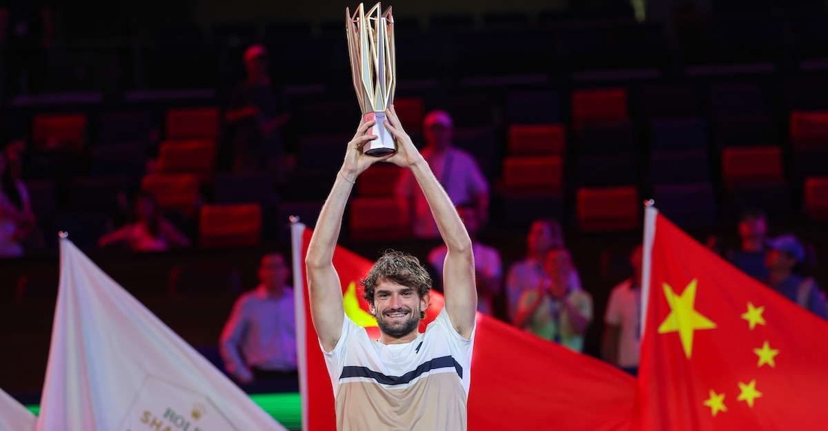 Il tennista Valentin Vacherot ha vinto la sorprendente finale del Masters 1000 di Shanghai contro suo cugino Arthur Rinderknech