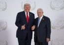 La stretta di mano tra Donald Trump e il presidente dell’Autorità palestinese Mahmoud Abbas a Sharm el Sheikh, Egitto. È notevole visto che solo un mese fa il governo degli Stati Uniti aveva negato il visto ad Abbas e ad altri funzionari dell’Autorità per impedire loro di partecipare all’assemblea generale dell’ONU a New York.
