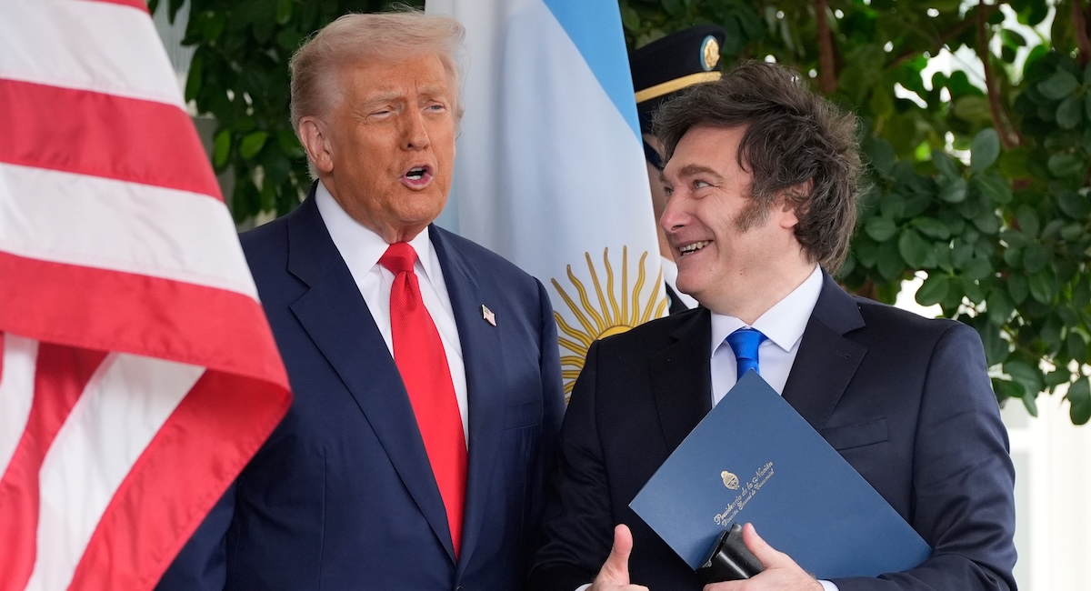 Trump dice che aiuterà l’Argentina solo se Milei vincerà le elezioni