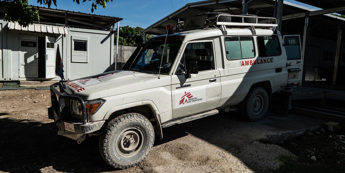 Medici Senza Frontiere ha chiuso uno dei suoi ospedali a Port-au-Prince, la capitale di Haiti, per l’insicurezza causata dalle bande criminali