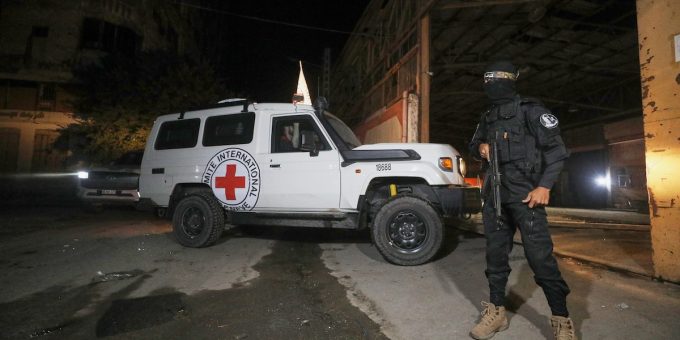 Israele dice che uno dei corpi degli ostaggi restituiti da Hamas non corrisponde a nessuna delle persone rapite il 7 ottobre