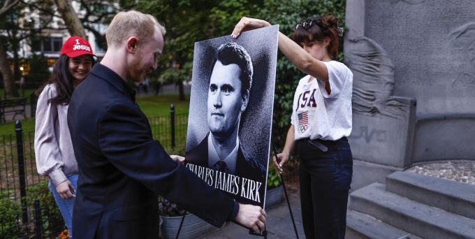 Gli Stati Uniti hanno revocato il visto a sei persone straniere accusate di aver celebrato online l’uccisione di Charlie Kirk