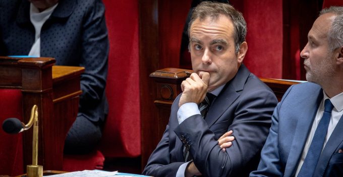 Oggi il parlamento francese vota la sfiducia al primo ministro