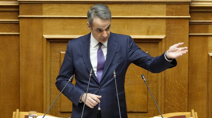 In Grecia è stata approvata una discussa riforma del lavoro, che permette turni lavorativi fino a 13 ore al giorno nel privato