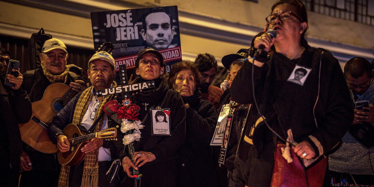 Il governo del Perù dichiarerà lo stato di emergenza nella capitale Lima, dopo gli scontri durante le proteste contro il nuovo presidente