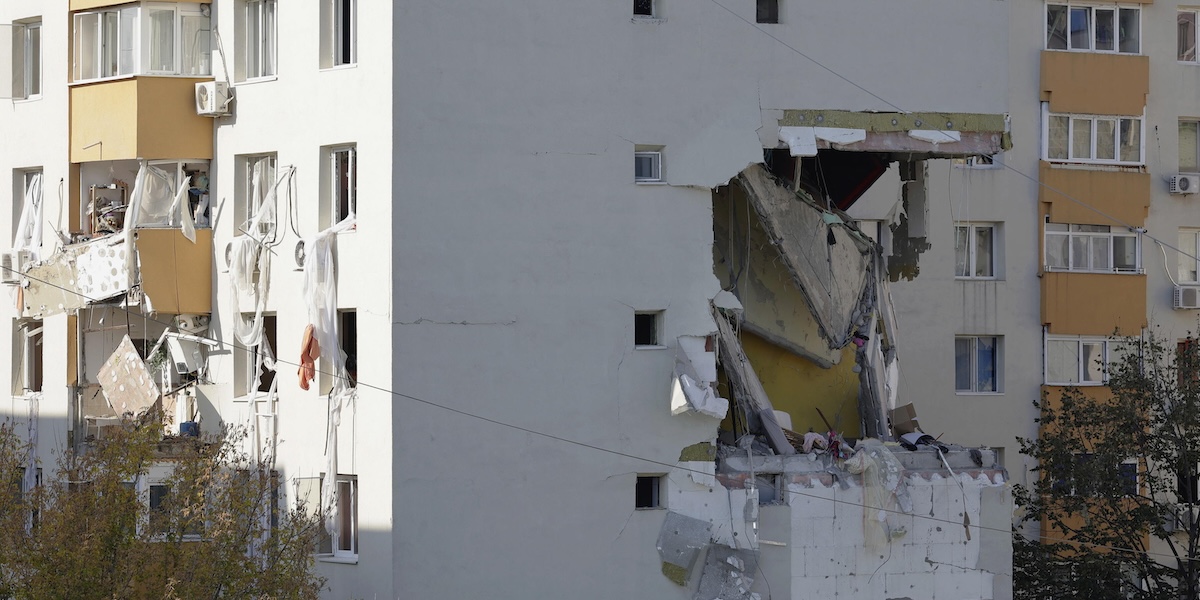 Almeno tre persone sono morte a causa di una violenta esplosione in un condominio di Bucarest, in Romania