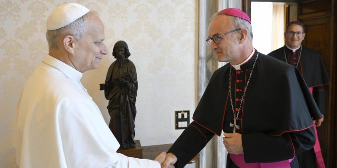 Il Vaticano accusa l’assemblea dei vescovi di gestire male gli abusi sui minori