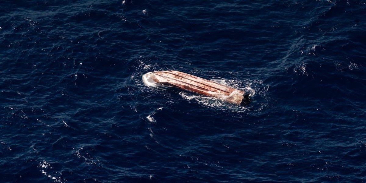 A Lampedusa sono state trasportate due persone migranti morte e 14 intossicate per le esalazioni della loro barca