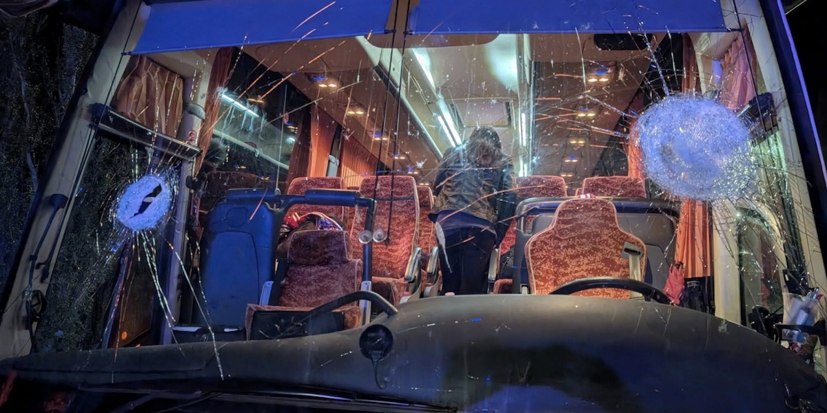 Un pullman di tifosi del Pistoia Basket è stato assaltato: uno degli autisti è morto