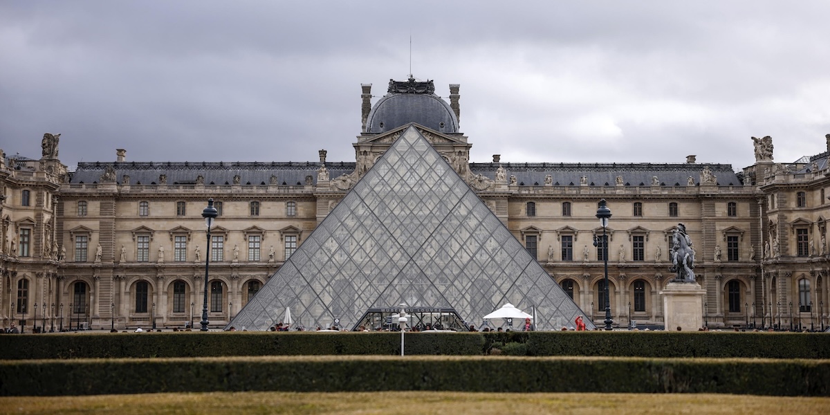 Il Louvre ha stimato che i gioielli rubati valgano 88 milioni di euro