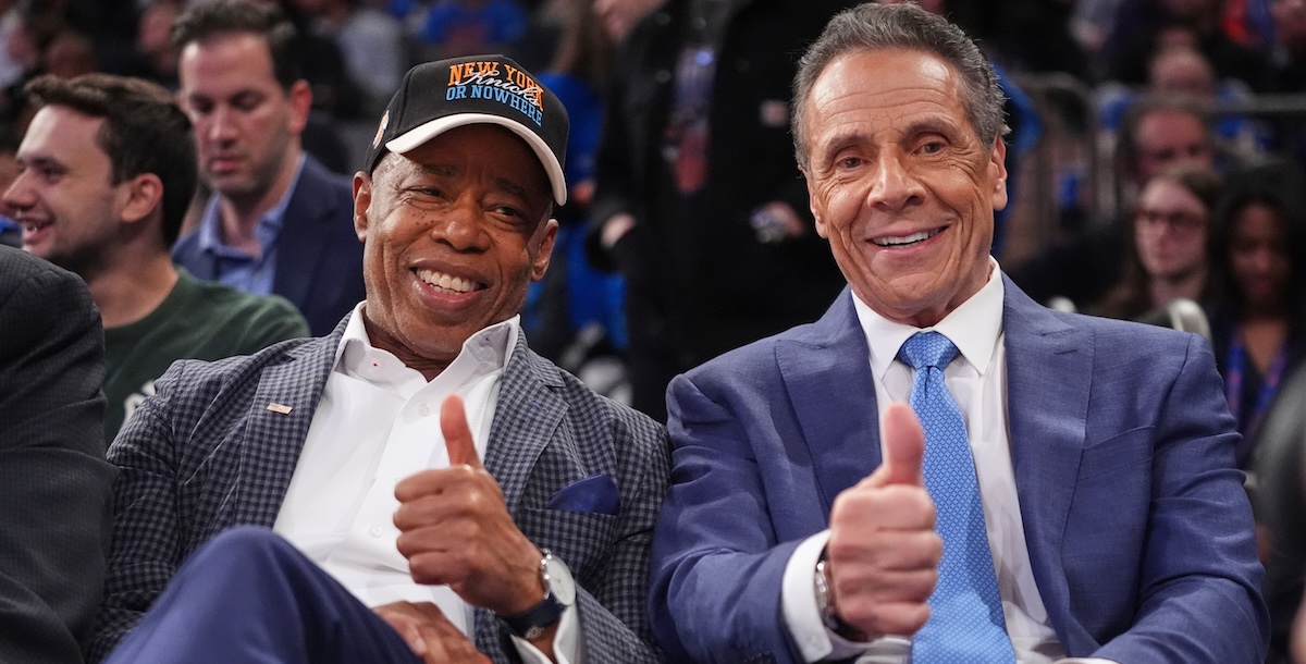 Il sindaco Democratico di New York Eric Adams sosterrà il candidato indipendente Andrew Cuomo alle elezioni per il suo successore