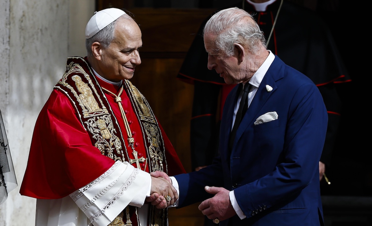 Le foto del papa e del re del Regno Unito che pregano insieme per la prima volta dopo 500 anni