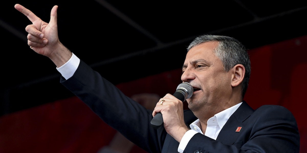 È stata archiviata la causa contro Özgür Özel, leader dell’opposizione turca, per irregolarità nell’elezione a capo del suo partito