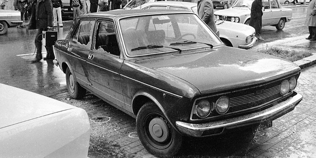 Un ex poliziotto che aveva indagato sull’omicidio di Piersanti Mattarella è stato messo agli arresti domiciliari per depistaggio