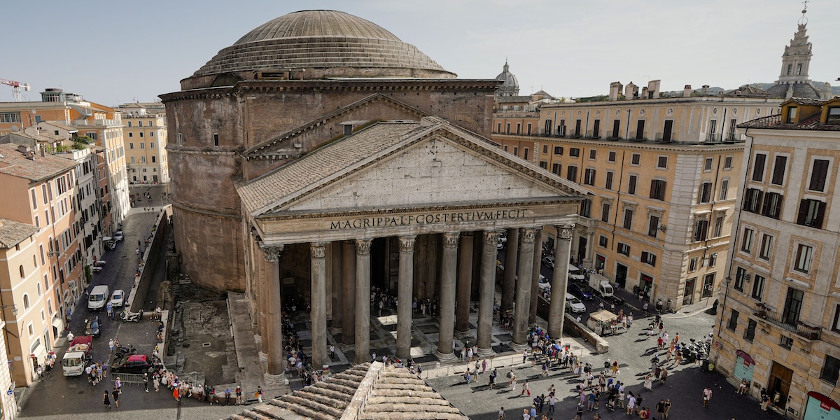 A Roma un turista è morto cadendo nel fossato all’esterno del Pantheon