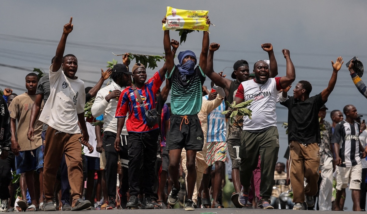Il 92enne Paul Biya, al potere dal 1982, è stato dichiarato vincitore delle elezioni presidenziali in Camerun