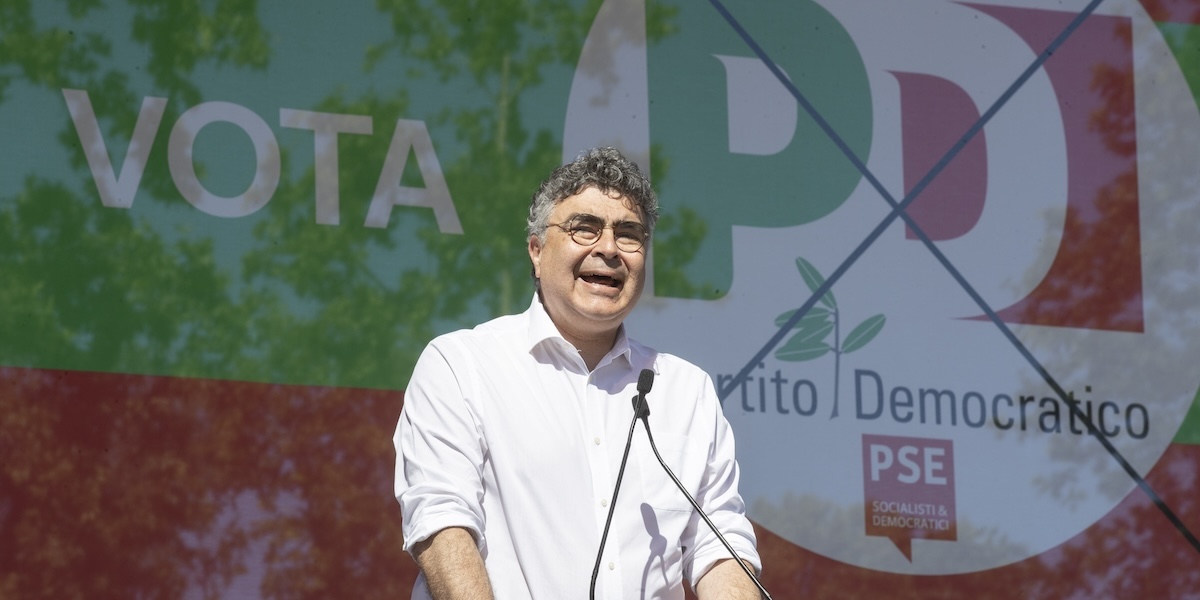 Alcuni attivisti pro Palestina hanno interrotto un intervento di Emanuele Fiano