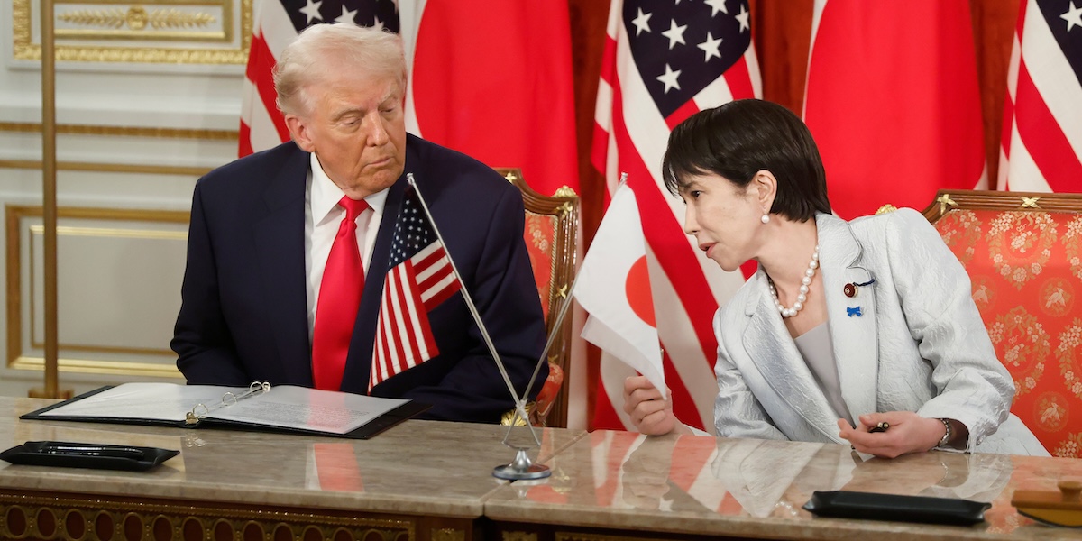 Donald Trump e la nuova prima ministra giapponese hanno firmato un accordo commerciale sulle terre rare
