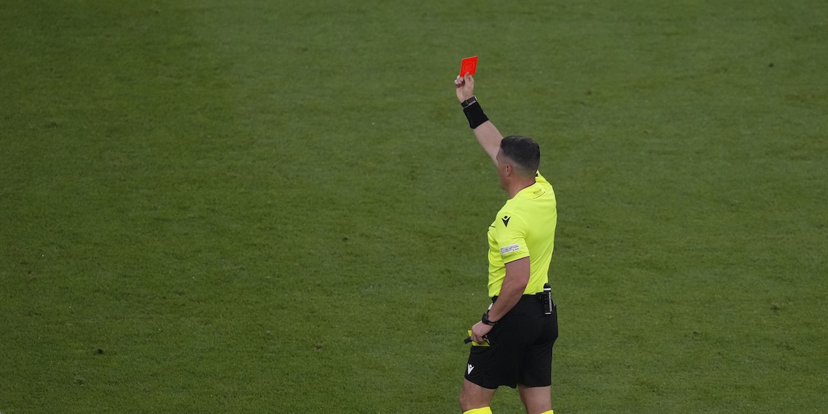 La Federazione calcistica turca ha scoperto che molti arbitri professionisti scommettevano sulle partite