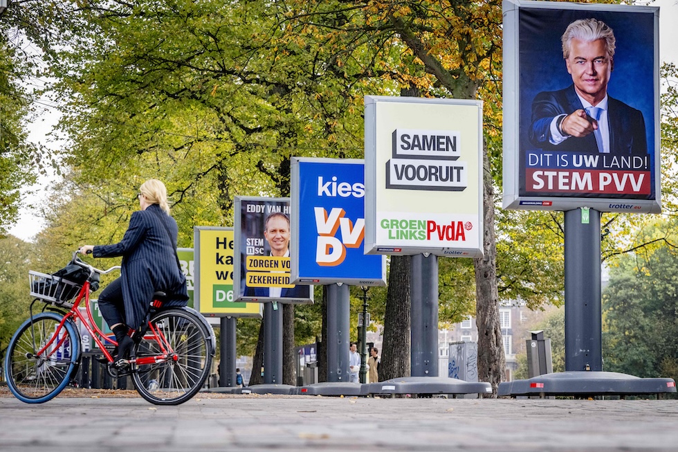 Cartelloni elettorali all'Aia, il 7 ottobre