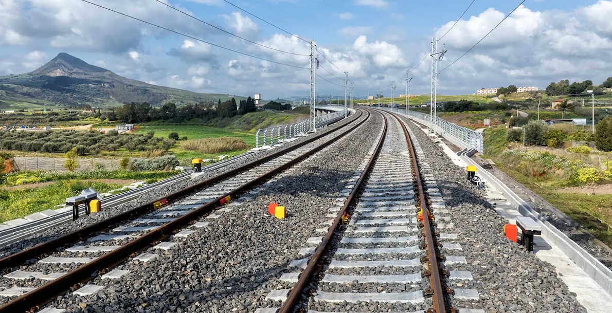 Dal 2 novembre torneranno a volerci 3 ore per spostarsi in treno tra Catania e Palermo, invece che 5 o 6